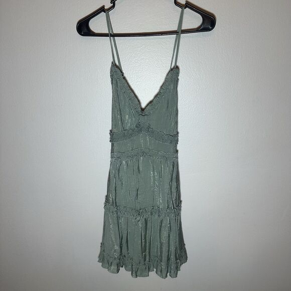 Mi Ami Grace Babydoll Dress Womens Medium Green Shimmer Tier Ruffle Mini - Picture 2 of 10